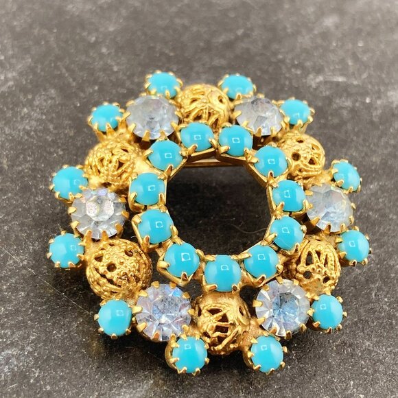 VINTAGE Blue, turquoise, and gold tone metal filigree wreath brooch ~ Boho pin - Picture 4 of 8